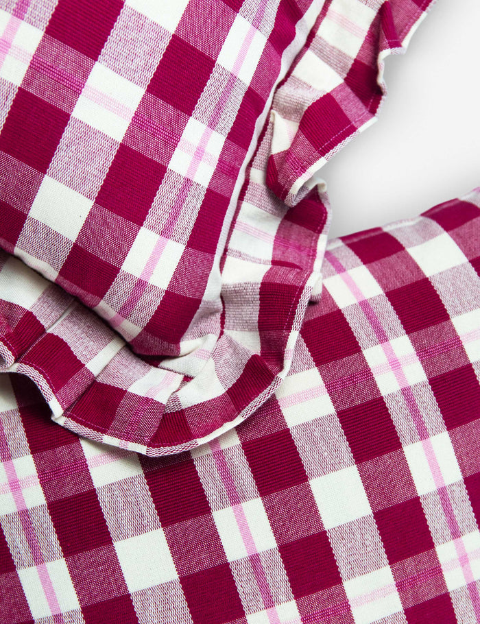 #color::cranberry #size::lumbar  #size::square