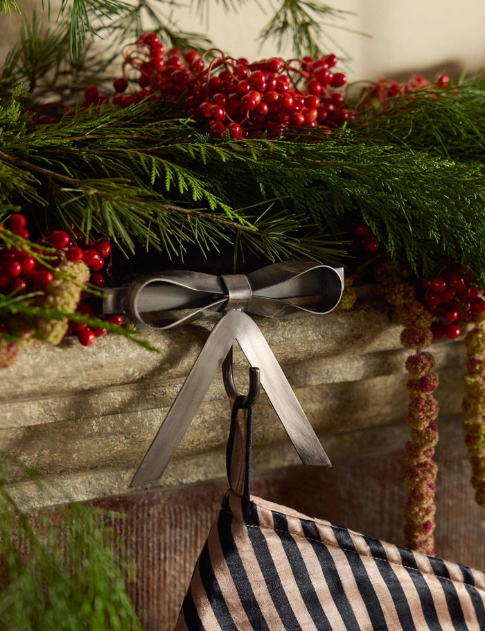 #color::antique-pewter