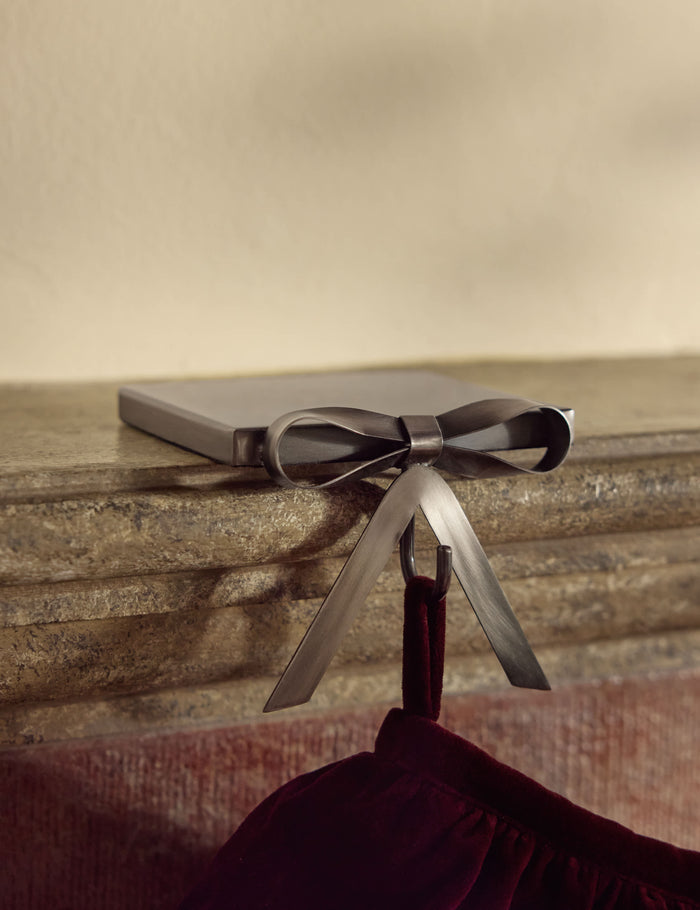 #color::antique-pewter