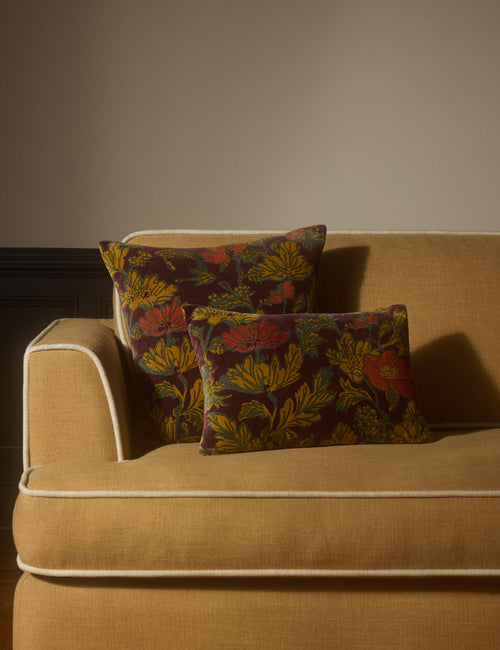 #color::boysenberry #style::lumbar #style::square #fill type::with-insert