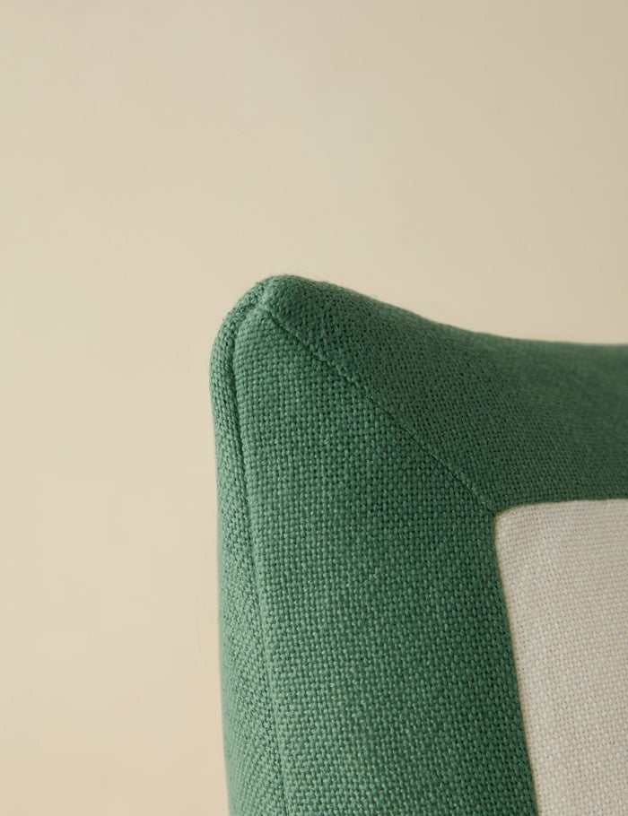 #color::emerald #style::lumbar #style::square