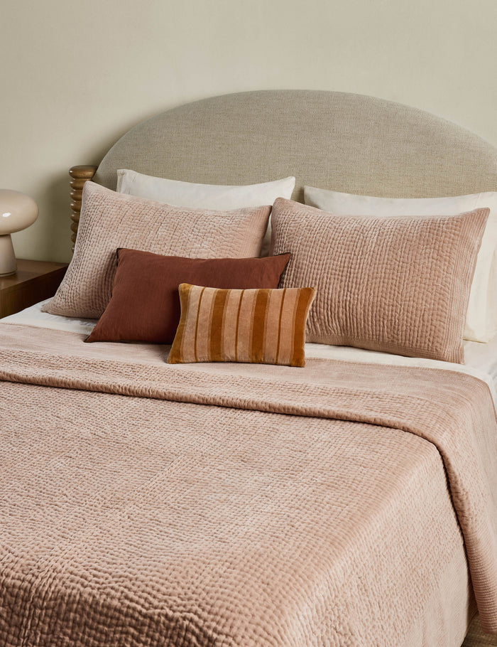 #color::blush #size::standard size::king