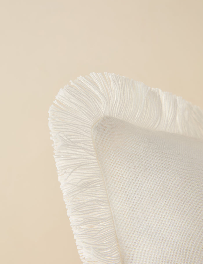 #color::coconut #style::square #style::lumbar #fill-type::polyester