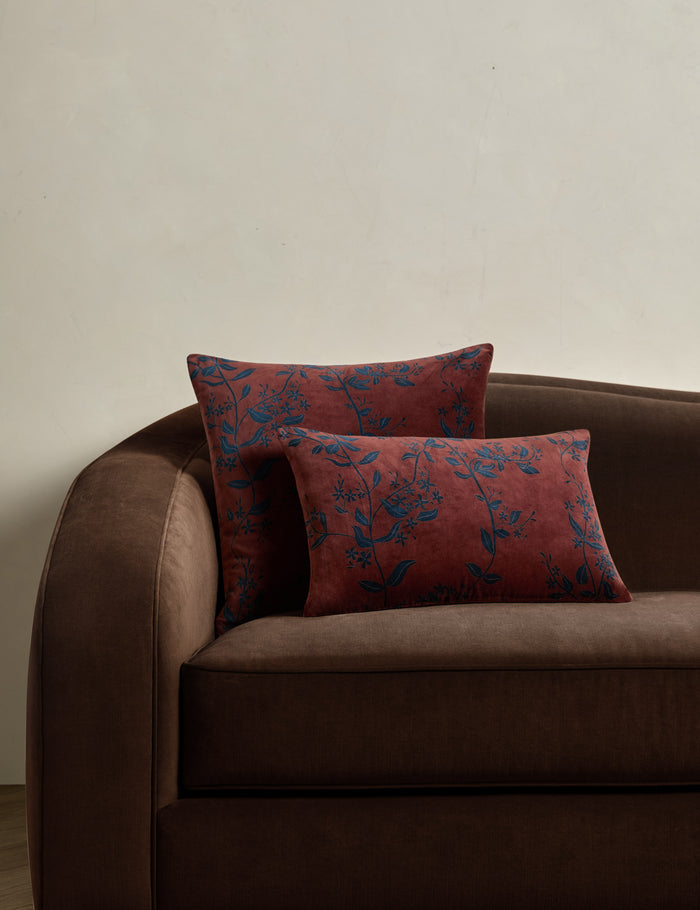 #color::sangria #style::square #style::lumbar
