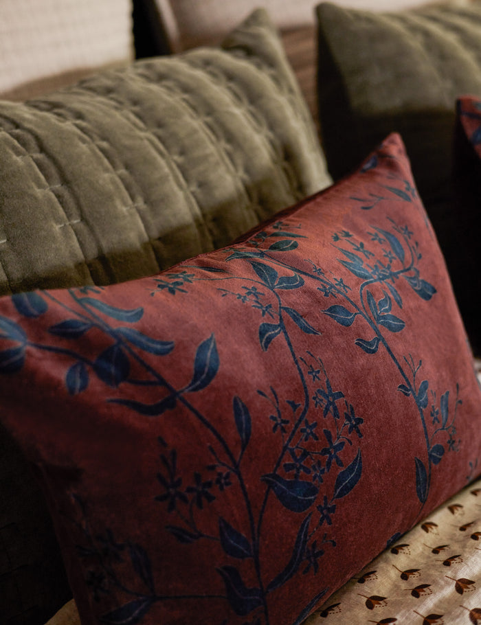#color::sangria #style::lumbar'