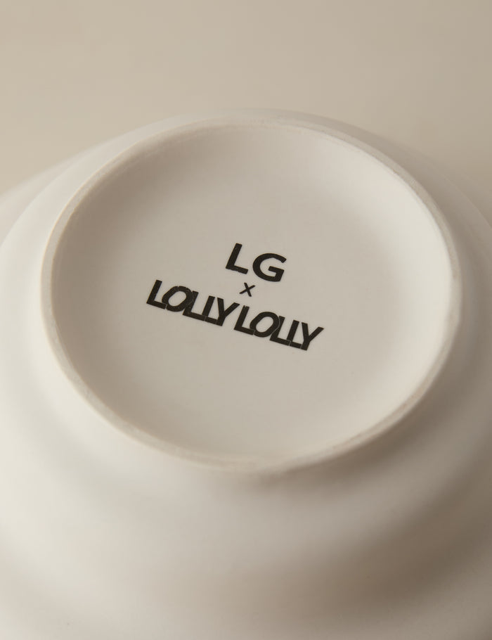 #color::ivory | Bottom of the Cascading matte ceramic serving bowl