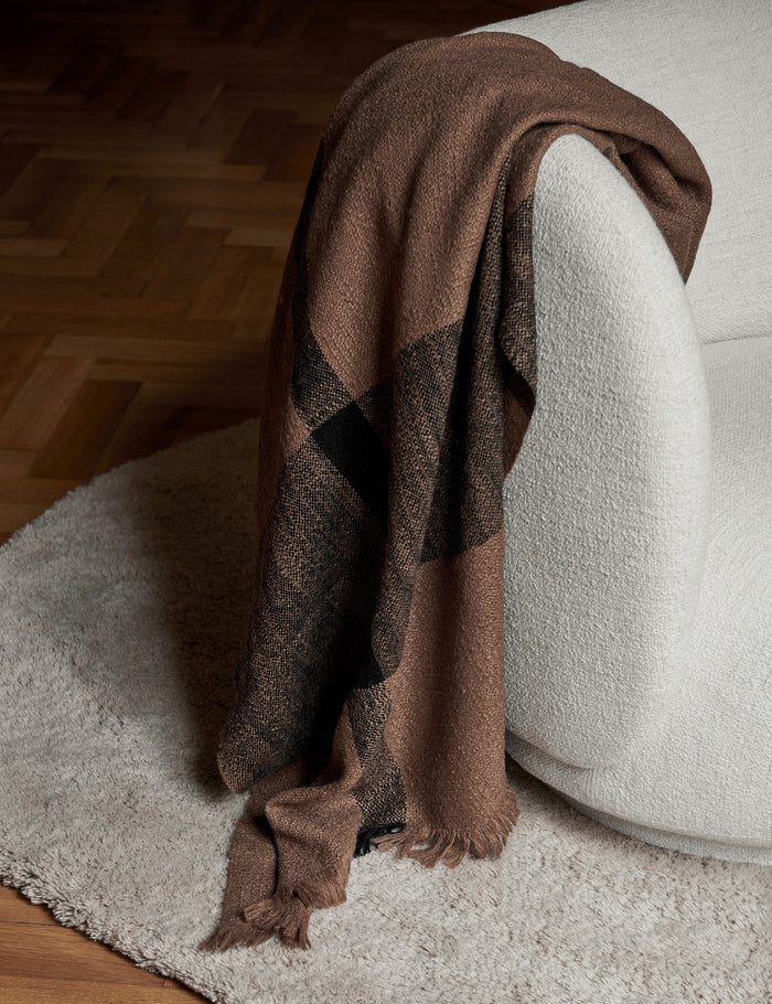 #color::tan-and-black