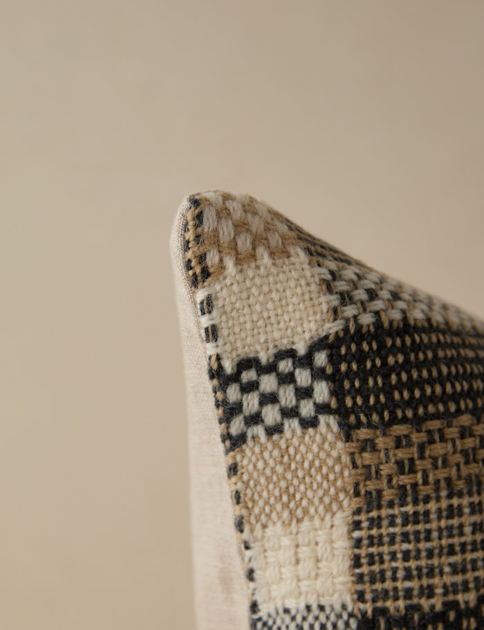 #color::midnight #style::square #style::lumbar