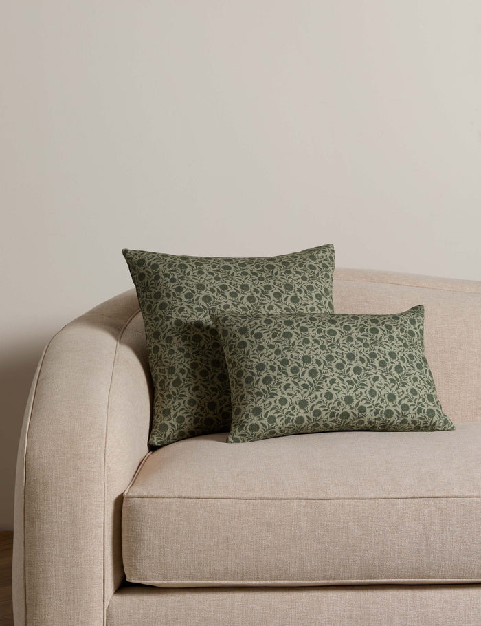 #color::sage-and-eucalyptus #style::square #style::lumbar