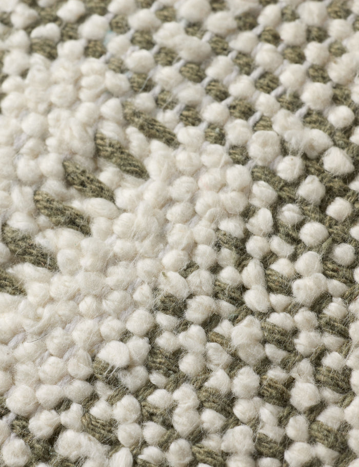 #color::ivory-and-green #style::square #fill type::down #fill type::polyester
