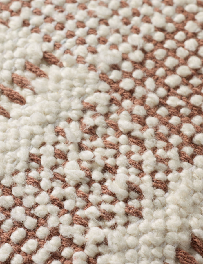 #color::ivory-and-rust #style::square #fill type::down #fill type::polyester