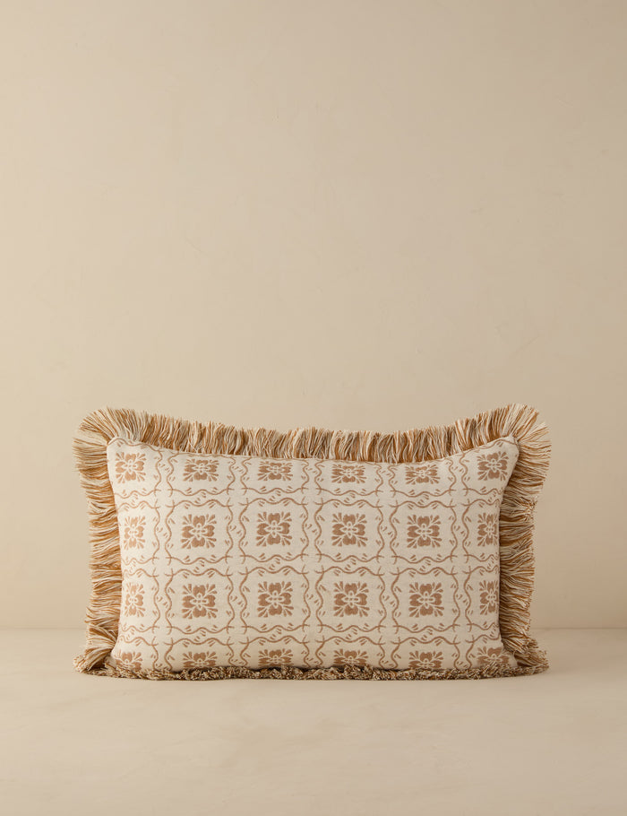 #color::deep-ochre #style::lumbar #fill-type::polyester