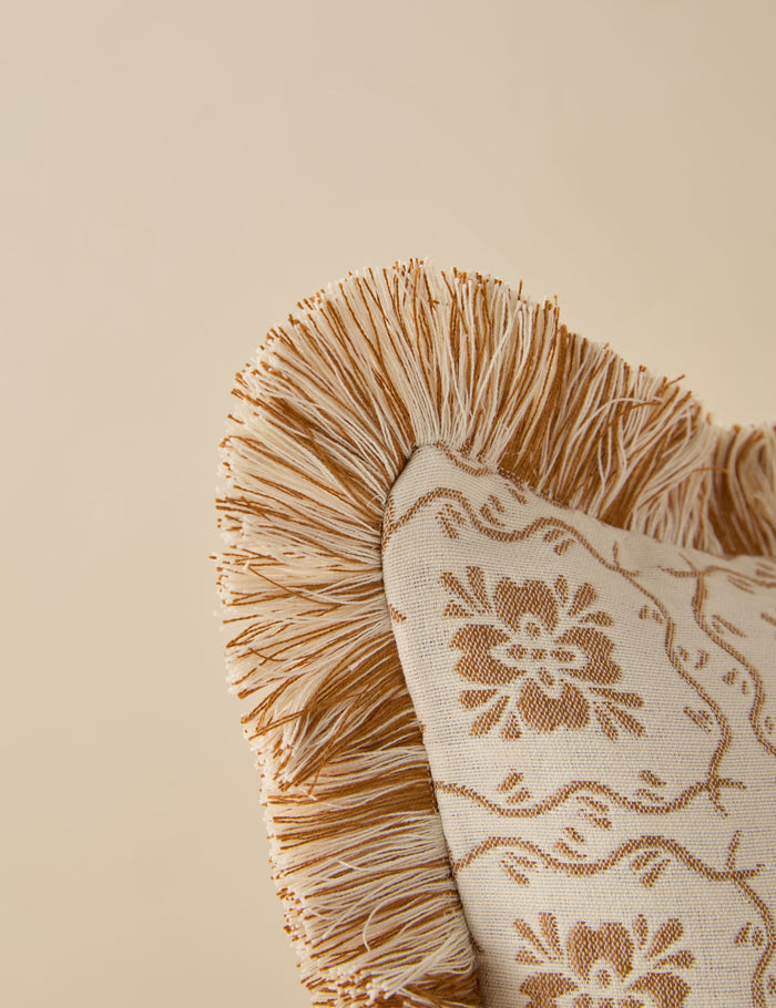 #color::deep-ochre #style::square #style::lumbar #fill-type::polyester