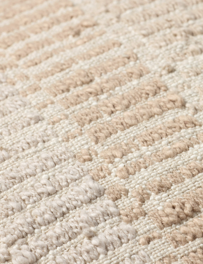 #color::natural-and-multi #style::square #fill type::down #fill type::polyester