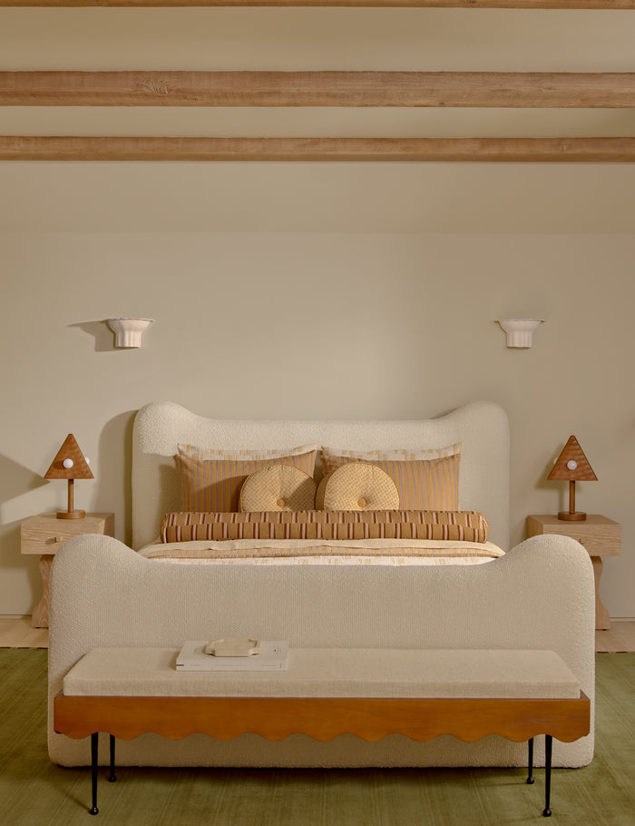 #color::cinnamon #style::long-bolster