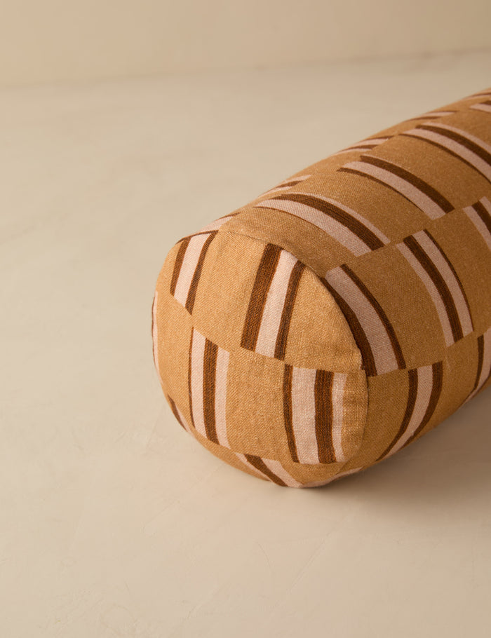 #color::cinnamon #style::long-bolster