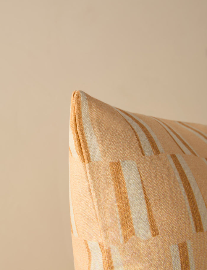 #color::peach #style::square #fill-type::pillow-cover-only #fill-type::with-feather-down-insert
