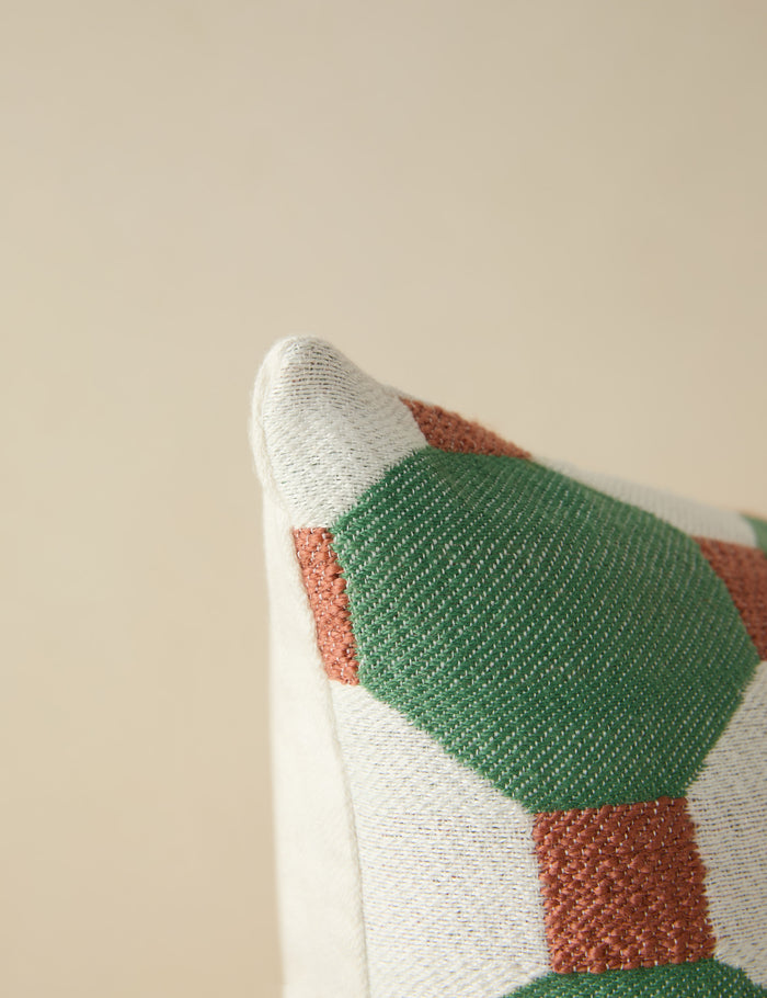 #color::green-and-sunburn #style::square
