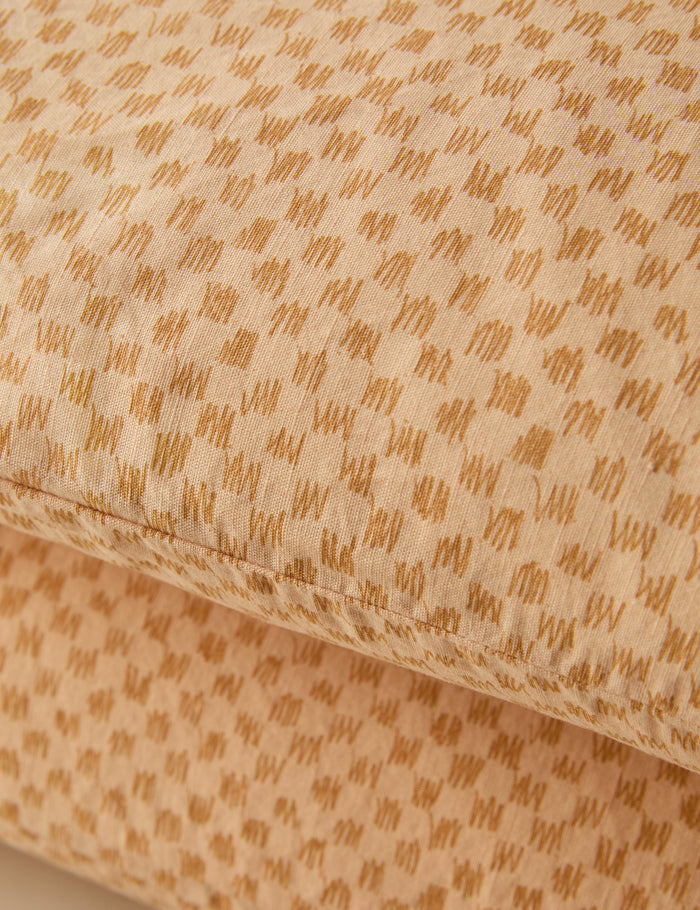 #color::peach #size::king #size::standard