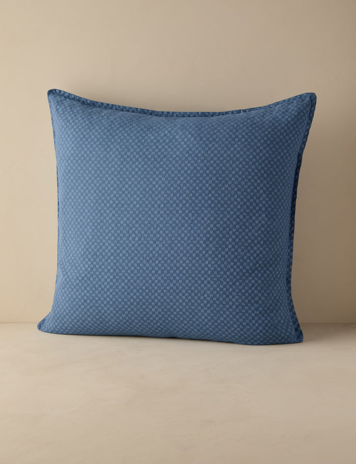 #color::azure #size::euro