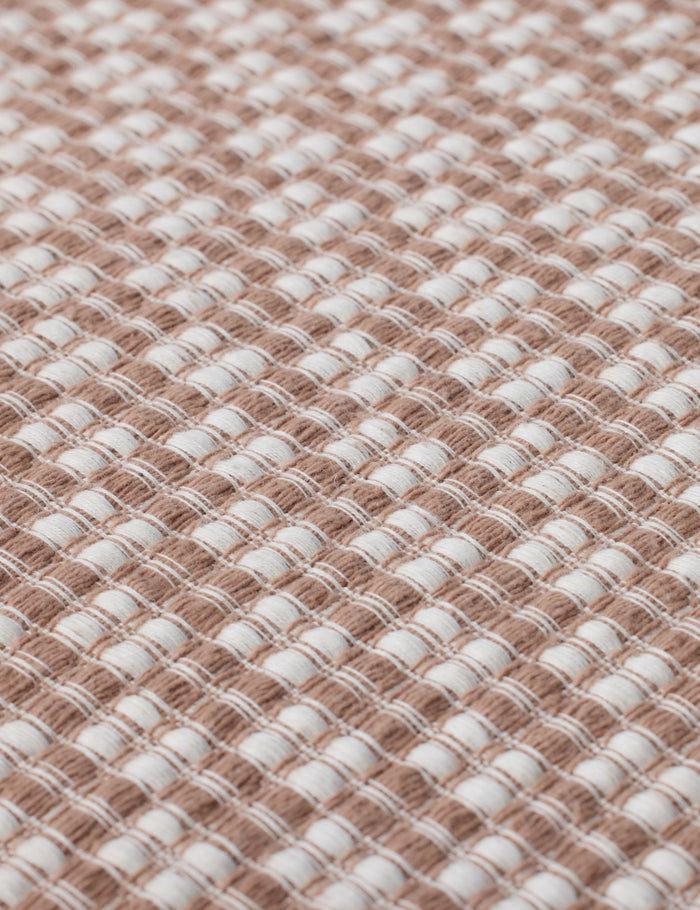 #color::ivory-and-brown #style::square #fill type::down #fill type::polyester