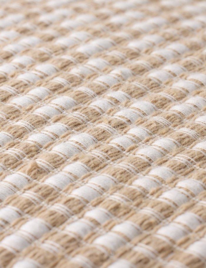 #color::ivory-and-wheat #style::square #fill type::down #fill type::polyester