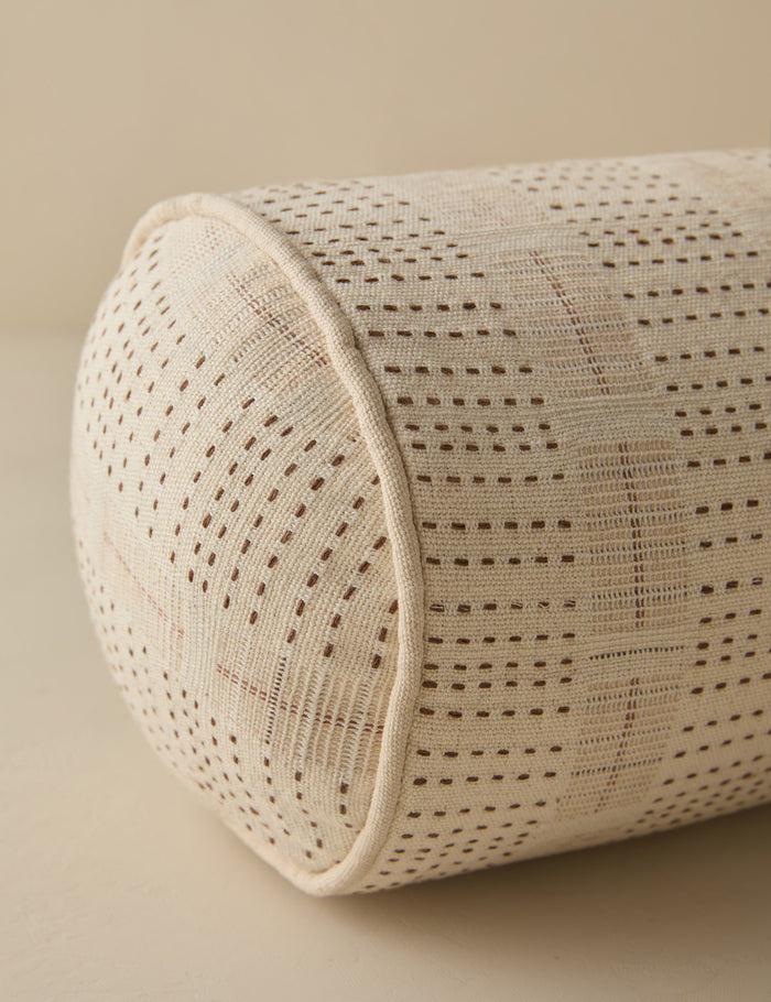 #color::ivory #style::bolster