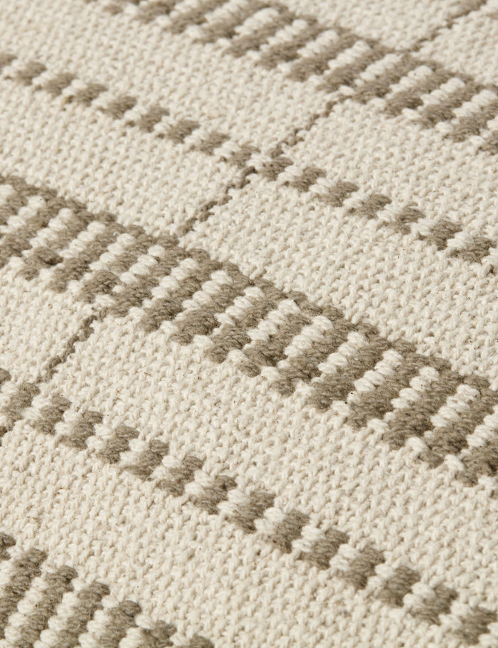 #color::sage-and-beige #insert::down #insert::polyester