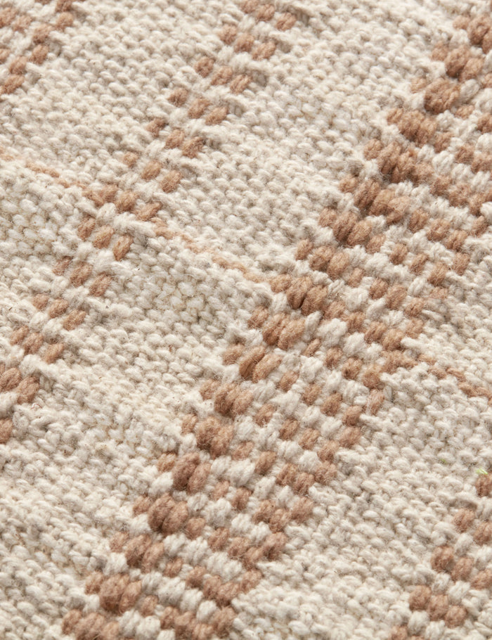 #color::gold-and-beige #insert::down #insert::polyester