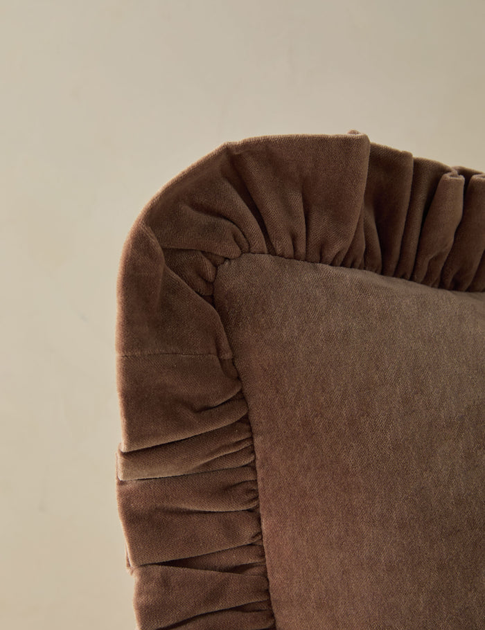 #color::dusty-pink #style::square #style::lumbar #fill type::with-feather-down-insert #fill type::pillow-cover-only