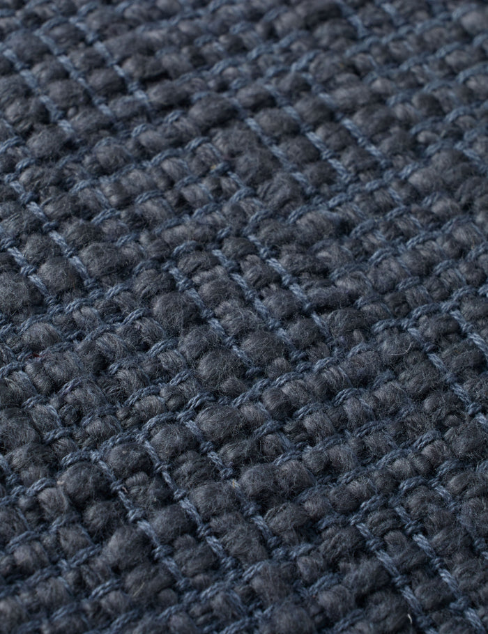 #color::midnight #size::22--x-22- #insert::polyester #insert::down