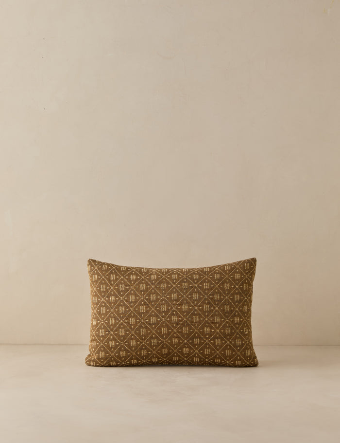 #color::marigold-and-ivory  #style::lumbar #fill type::with-feather-down-insert #fill type::pillow-cover-only