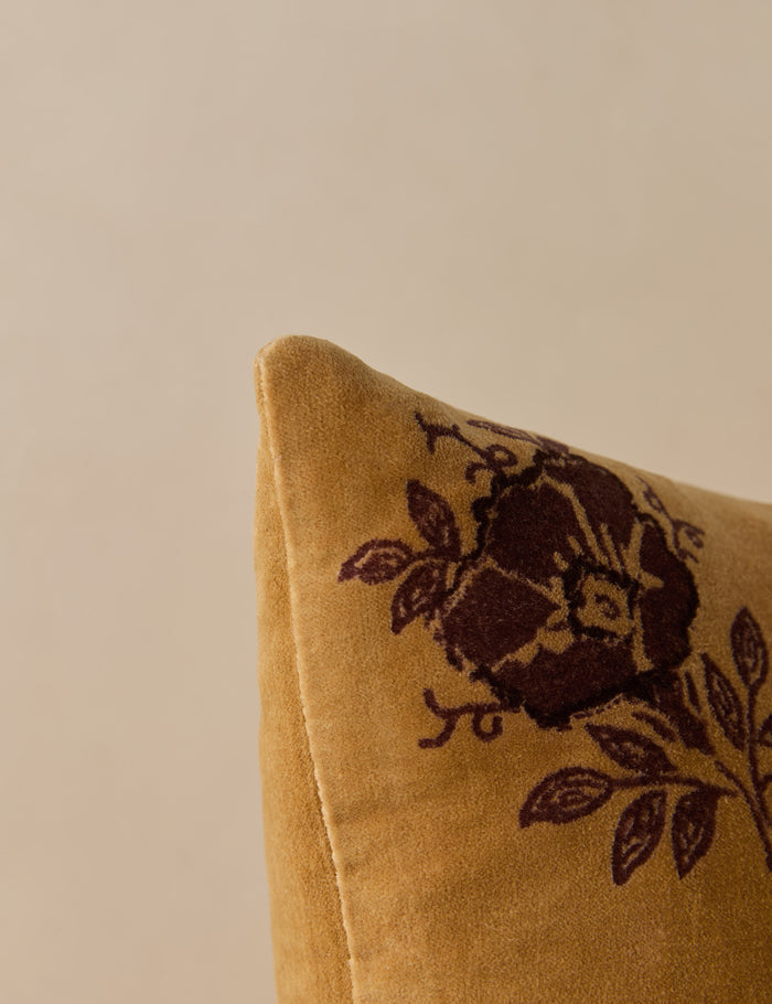 #color::sand #style::square #style::lumbar #fill type::with-insert