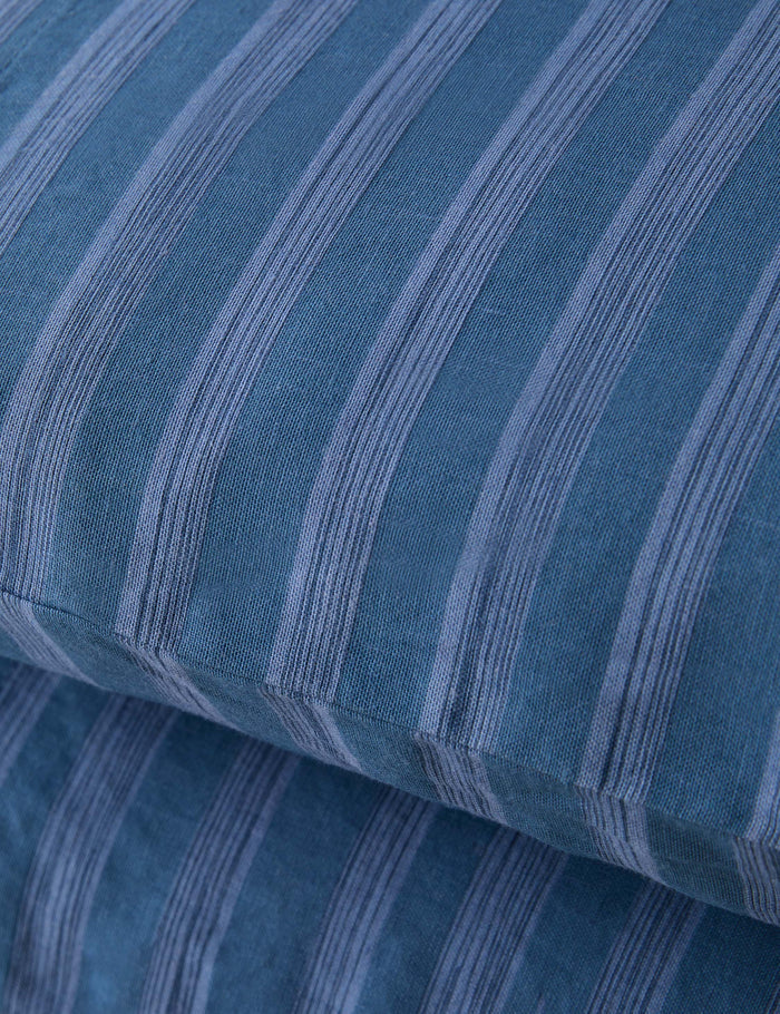 #color::azure #size:standard #size::king