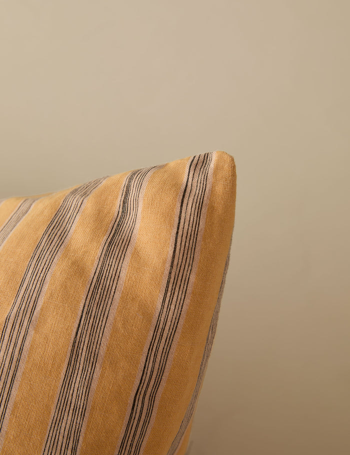 #color::peach #size::euro
