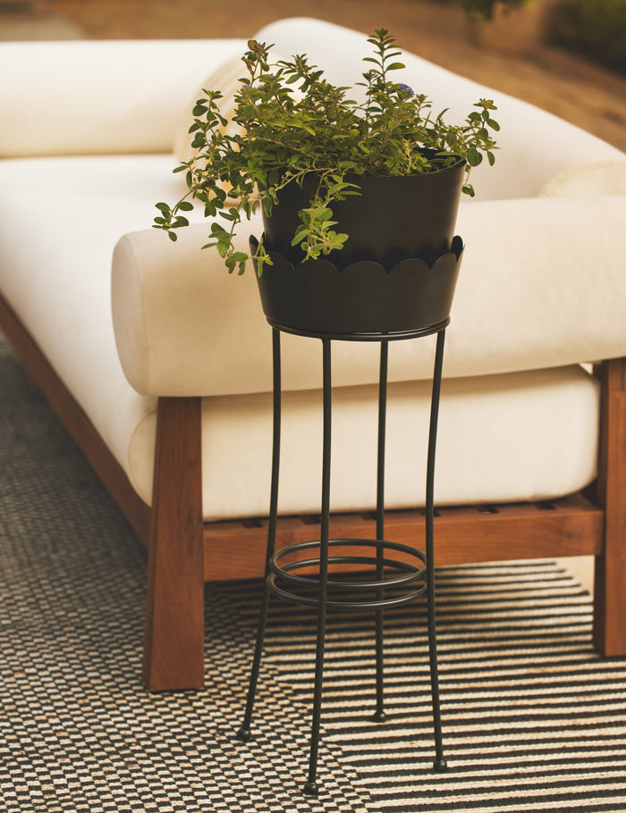 #size::large | Onyx slim metal scalloped outdoor planter
