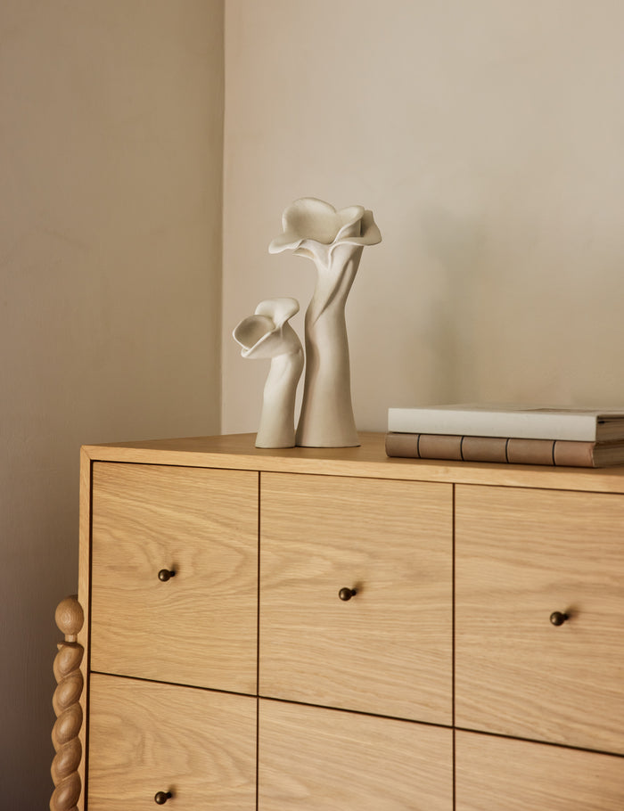 #color::ivory