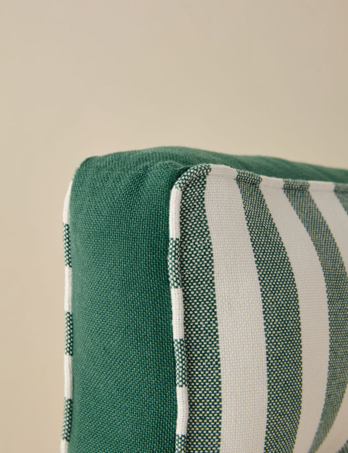 #color::emerald #style::square #fill-type::polyester
