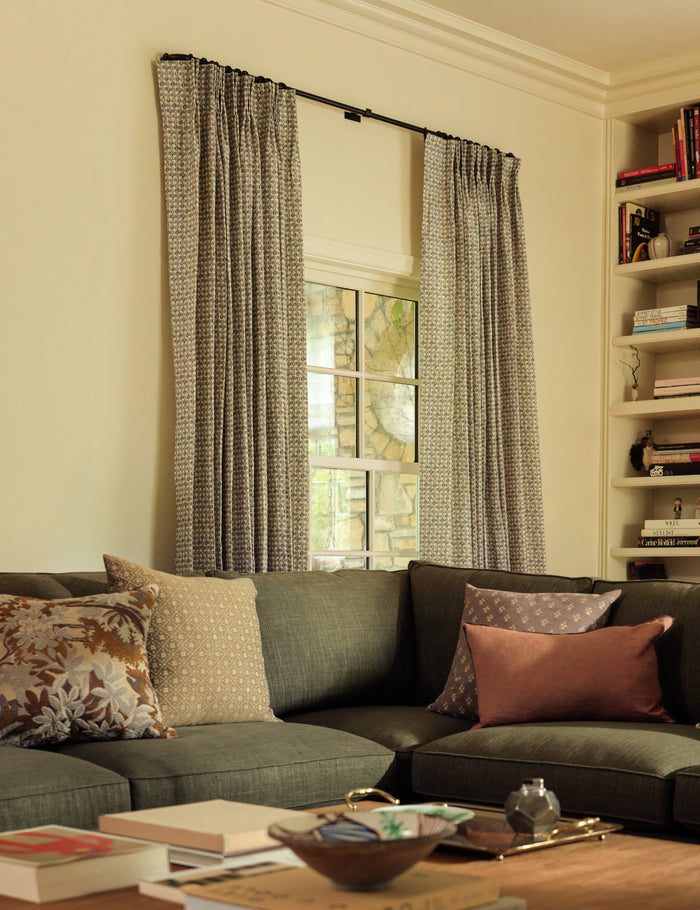 #color::plum-and-sand #style::square #fill type::with-feather-down-insert