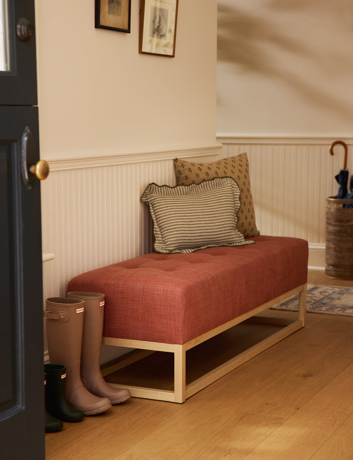 #color::sand-and-plum #style::square #fill type::with-feather-down-insert
