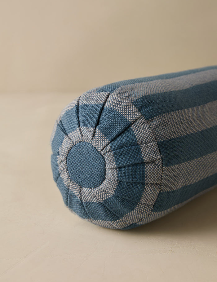#color::cobalt #style::bolster #style::long-bolster #fill-type::polyester
