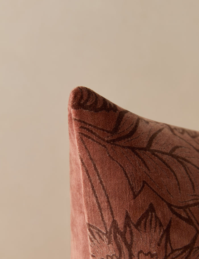 #color::rouge #style::lumbar  #style::square #fill type::with-insert