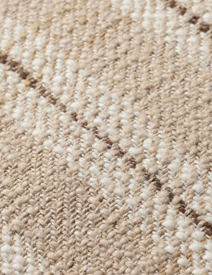 #color::sand #size::22--x-22- #insert::polyester #insert::down