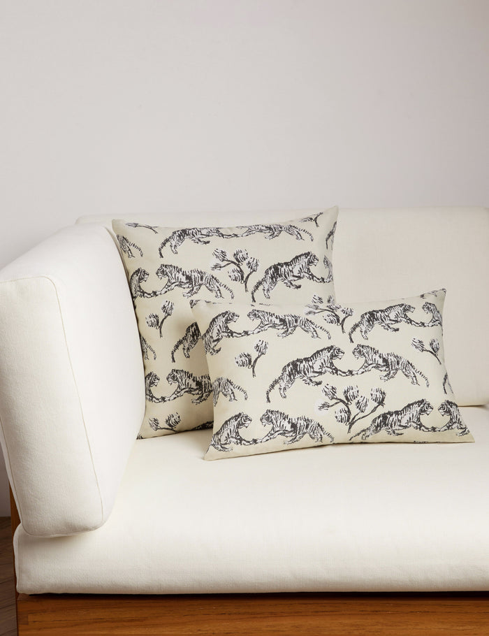 #color::ivory #size::18--x-18- #size::20--x-20- #size::15--x-22-