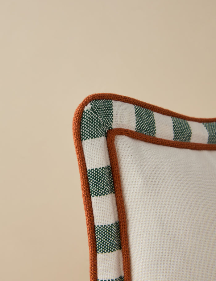 #color::coconut-and-rust #style::lumbar #fill-type::polyester