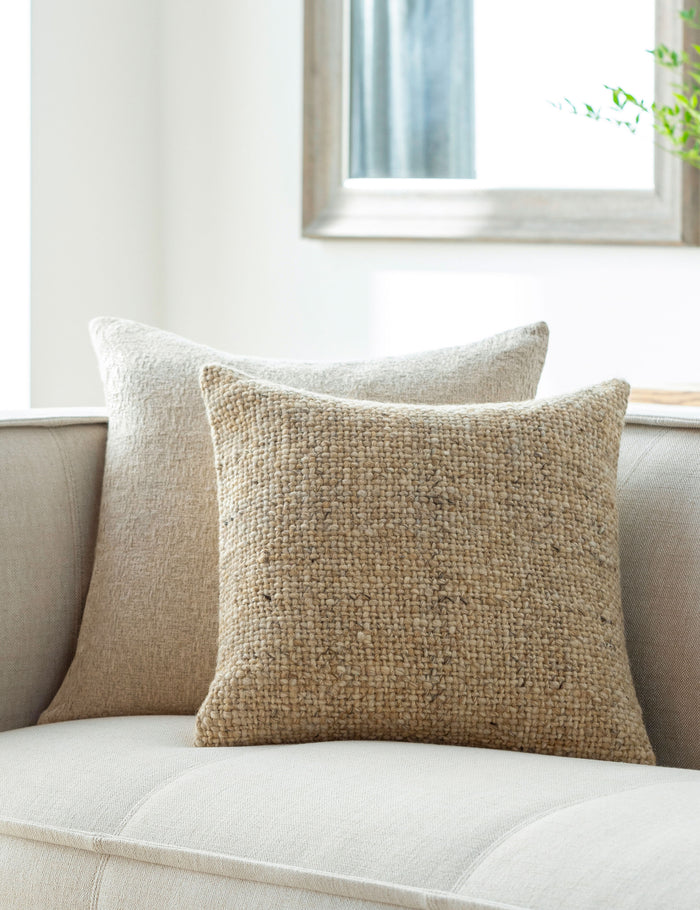 #fill::down #fill::polyester #size::22--x-22- #size::20--x-20- #size::18--x-18- #color::natural-and-white