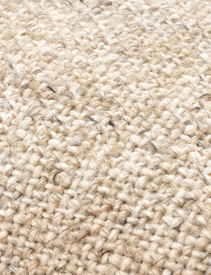 #fill::down #fill::polyester #size::22--x-22- #size::20--x-20- #size::18--x-18- #color::natural-and-white