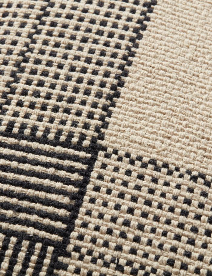 #color::beige-and-charcoal #insert::down #insert::polyester